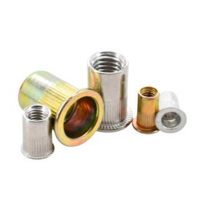 Tuercas remachables